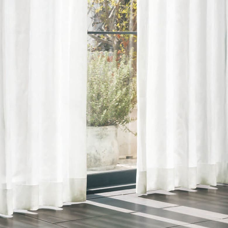 透け感と遮熱機能をあわせ持つ レースカーテン