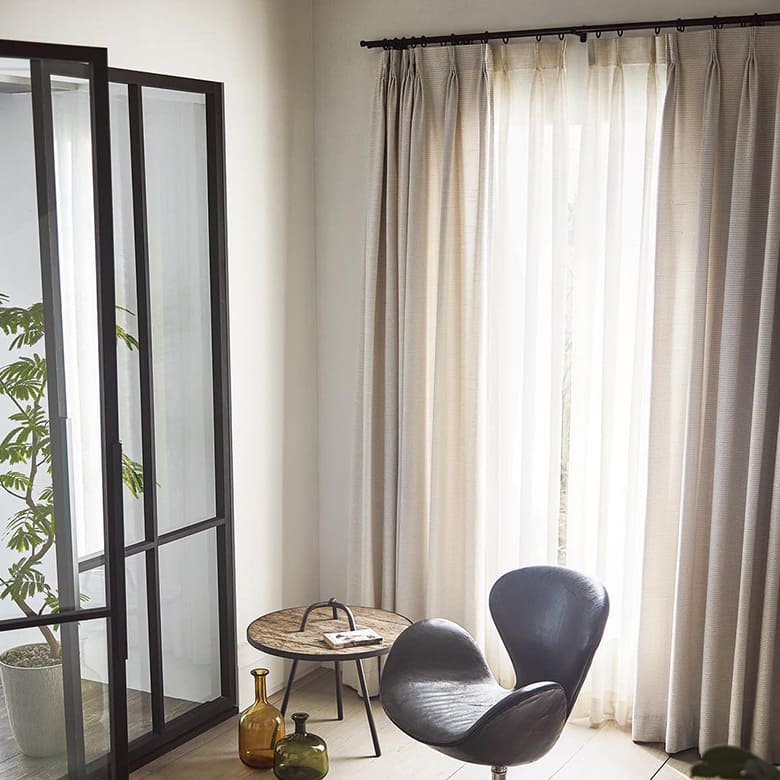 麻のようなシアーを使用 レースカーテン