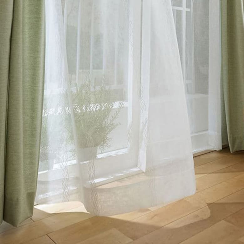 ストライプ柄を刺繍したシアー レースカーテン 