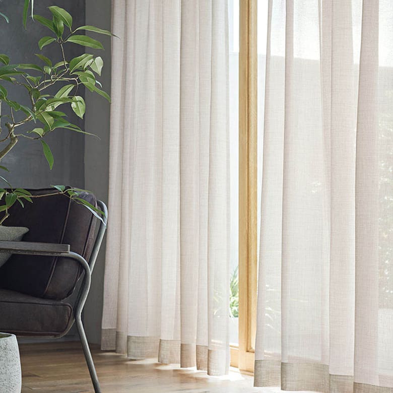 麻の表情を素材の工夫で再現 レースカーテン