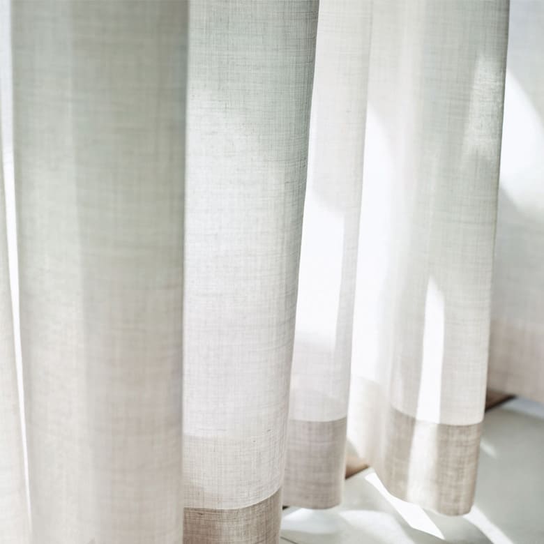 リネンを織り込んだような表情 レースカーテン